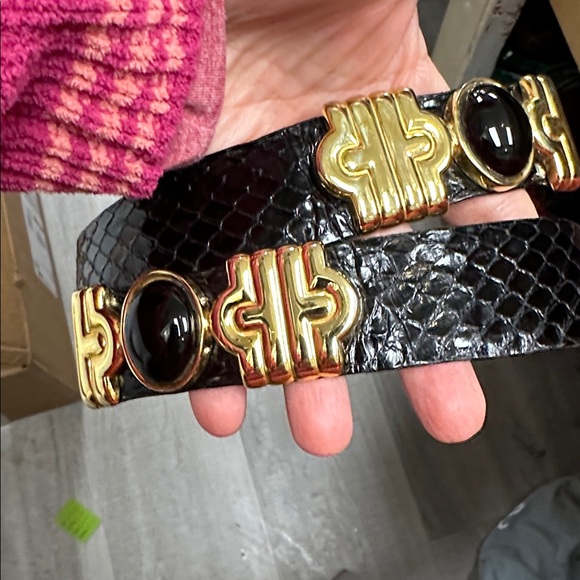 ✨ Vintage Judith Leiber Black Leather Statement Belt ✨ - Picture 5 of 6